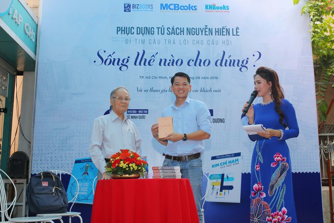 Trao bản quyền toàn bộ tủ sách Nguyễn Hiến Lê - Ảnh 3.