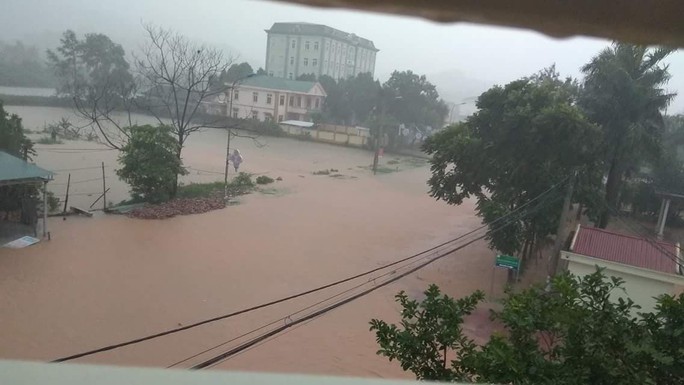 Đón cháu đi học về, hai dì cháu bị lũ hoàn lưu bão số 4 cuốn tử vong - Ảnh 3.