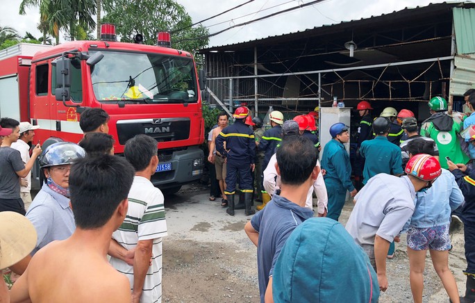 Ghen tuông, chồng phóng hỏa đốt nhà gây náo loạn cả khu phố - Ảnh 1.