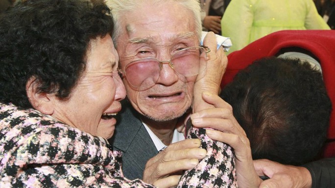 Nước mắt không thể ngừng tuôn trong cuộc đoàn tụ ngắn ngủi Hàn – Triều - Ảnh 2.