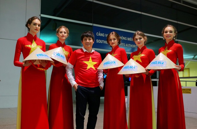 Hơn 300 CĐV bay sớm sang Indonesia tiếp lửa cho Olympic Việt Nam tranh HCĐ - Ảnh 13.