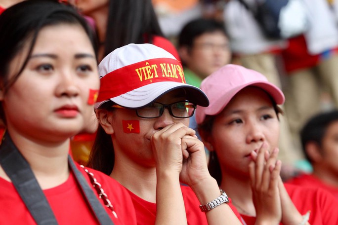 Olympic Việt Nam chia tay trong tiếc nuối, CĐV thẫn thờ - Ảnh 8.