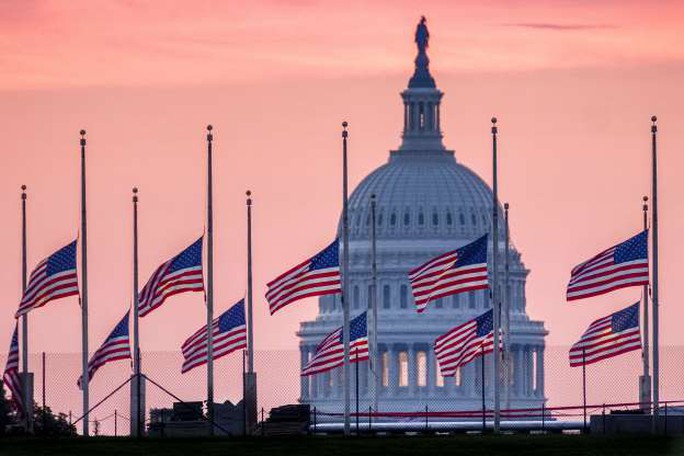 Ông Trump không tham gia các nghi lễ tưởng niệm ông McCain - Ảnh 10.