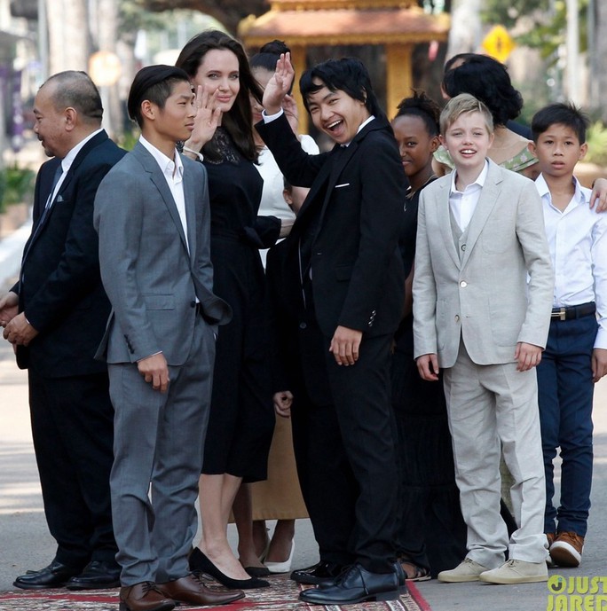 Angelina Jolie wholeheartedly supports Cambodian cinema - Photo 8.