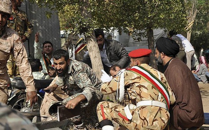 Iran: Xả súng đẫm máu tại lễ diễu binh - Ảnh 3.