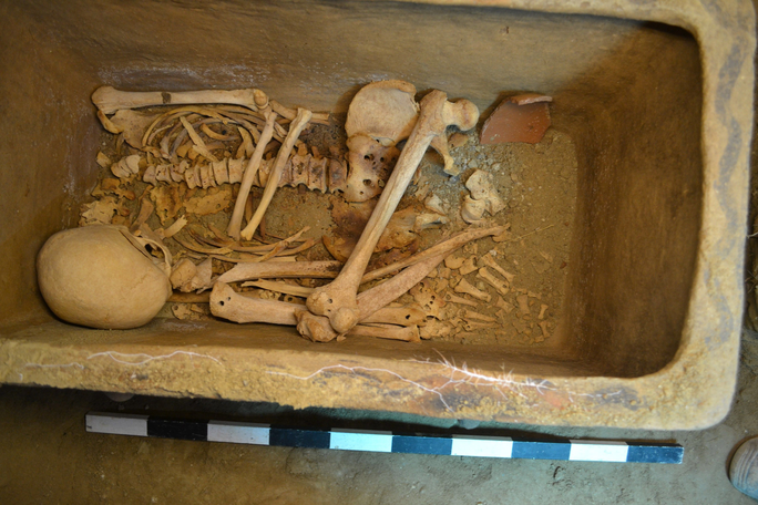 Ô tô sụp hố, lọt xuống mộ cổ 3.400 năm - Ảnh 4.