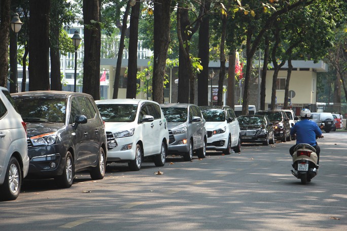 TP HCM tăng phí giữ xe, xe máy và ô tô tính tiền theo giờ - Ảnh 2.