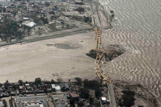 Động đất - sóng thần ở Indonesia: Số người chết có thể lên tới hàng ngàn - Ảnh 3.