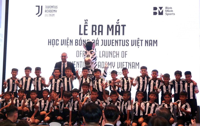 Trezeguet hâm nóng ngày ra mắt Học viện Juventus Việt Nam - Ảnh 1.