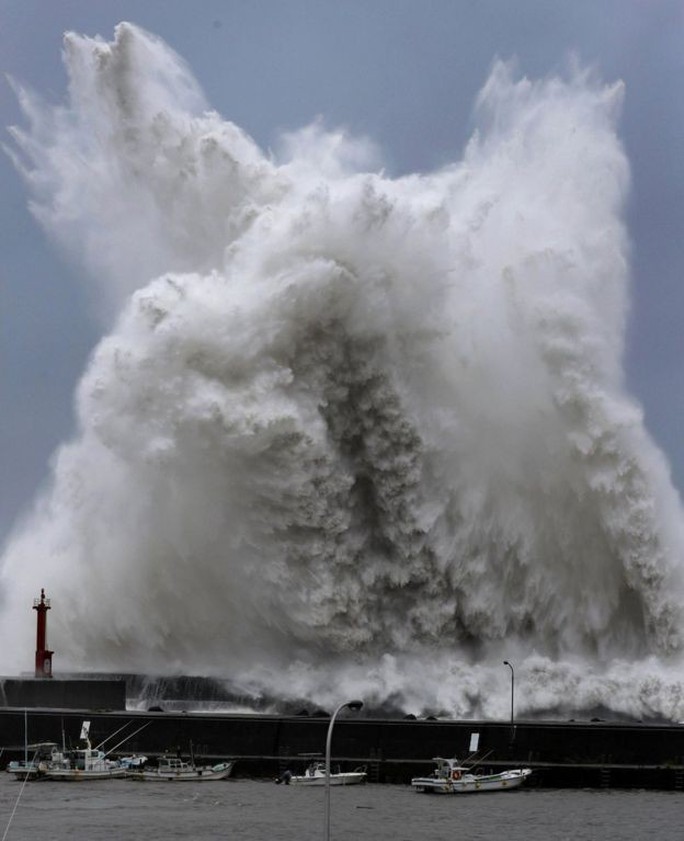Hình ảnh Nhật Bản tả tơi sau bão Jebi - Ảnh 13.
