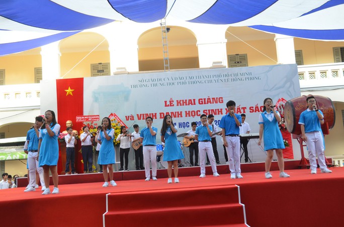 Chủ tịch nước Trần Đại Quang: Giáo dục luôn được đặt  ở vị trí trung tâm - Ảnh 8.
