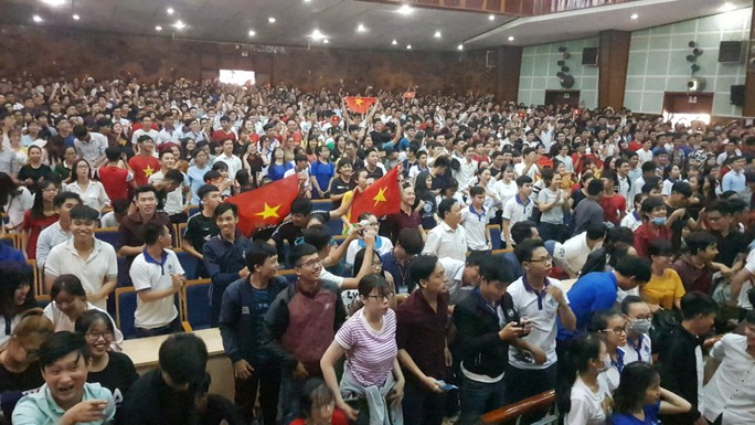 Clip người dân Tây Đô, Phú Quốc reo hò trong niềm vui chiến thắng của U23 Việt Nam - Ảnh 6.