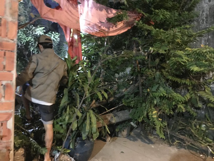 Chuyện lạ lùng: “Chí Phèo” Bình Chánh giam lỏng hàng chục người - Ảnh 2.