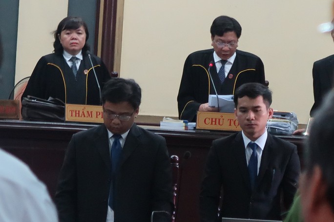 Tòa xử đại án Trầm Bê: Trầm Bê vui vẻ, Phạm Công Danh than mệt - Ảnh 2.