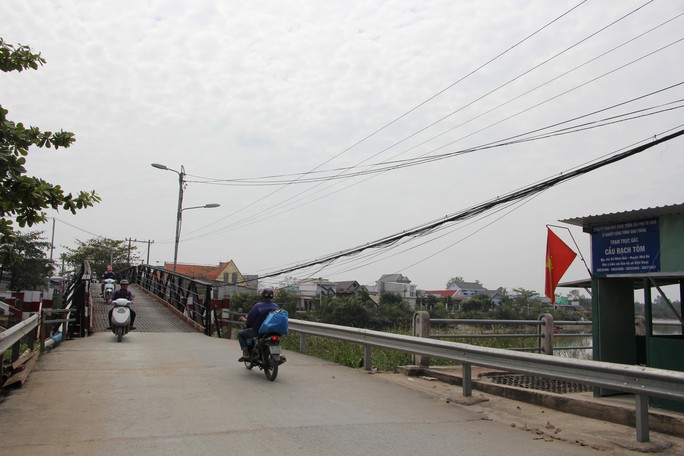 Thót tim qua những cây cầu... “răng rụng” - Ảnh 11.
