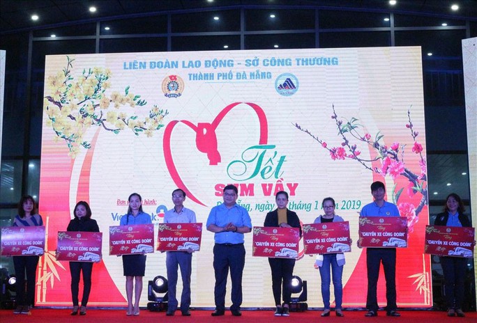Đà Nẵng tổ chức Tết sum vầy cho công nhân - Ảnh 1.