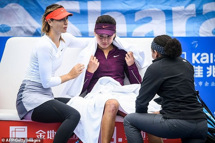 Maria Sharapova an ủi mỹ nữ Trung Quốc vì chấn thương - Ảnh 1.