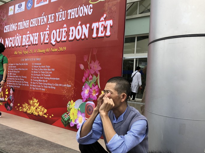 Bệnh nhân và bác sĩ song ca trước khi lên chuyến xe yêu thương về ăn Tết - Ảnh 36.