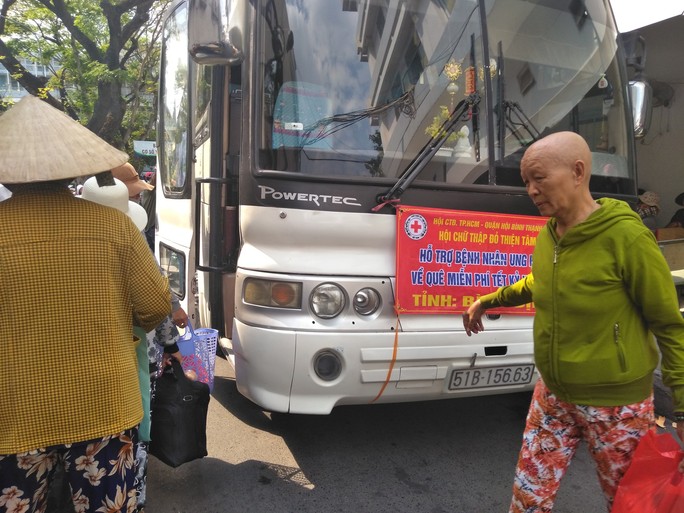 Những chuyến xe làm ấm lòng bệnh nhân ung thư  - Ảnh 2.