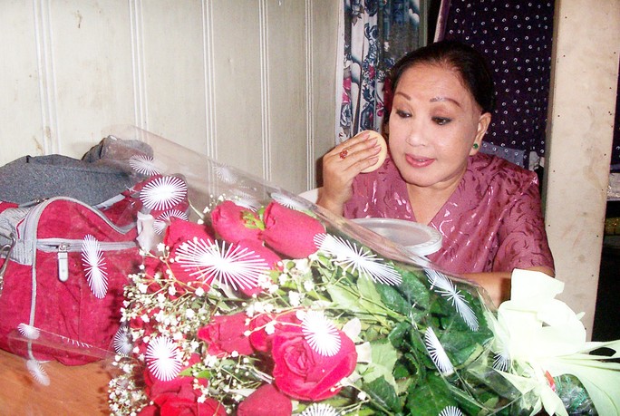 NS Hồng Nga: Cần cơ chế cho tác giả sáng tác cải lương - Ảnh 1. NS Hồng Nga: Cần cơ chế cho tác giả sáng tác cải lương - Ảnh 1.