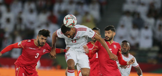 Asian Cup 2019: Bàn gỡ hòa của chủ nhà UAE bị nghi có mùi - Ảnh 2.