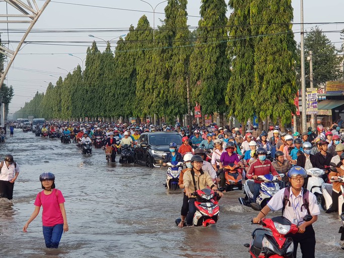 Triều cường dâng cao, Cần Thơ yêu cầu nắm chính xác số lượng học sinh đến và về - Ảnh 2.