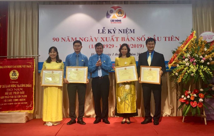 Tạp chí Lao động và Công đoàn Kỷ niệm 90 năm Ngày xuất bản số đầu tiên - Ảnh 6. Tạp chí Lao động và Công đoàn Kỷ niệm 90 năm Ngày xuất bản số đầu tiên - Ảnh 6.