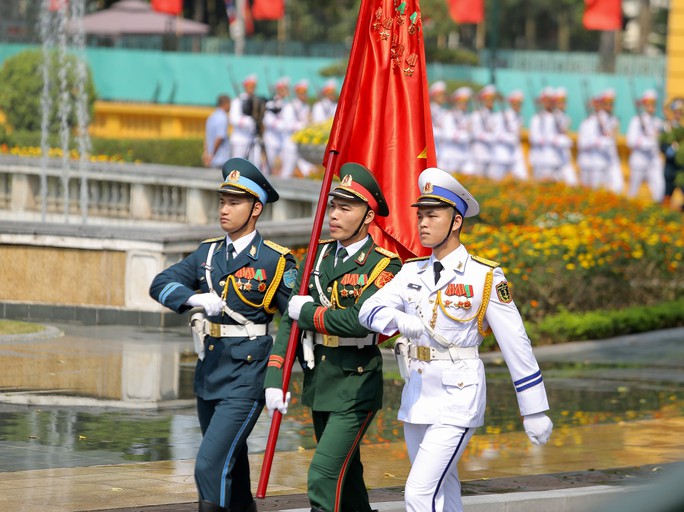 Cận cảnh Thủ tướng Nguyễn Xuân Phúc đón Thủ tướng Lào - Ảnh 2.