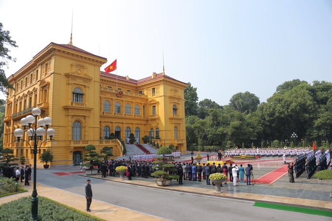 Cận cảnh Thủ tướng Nguyễn Xuân Phúc đón Thủ tướng Lào - Ảnh 9.