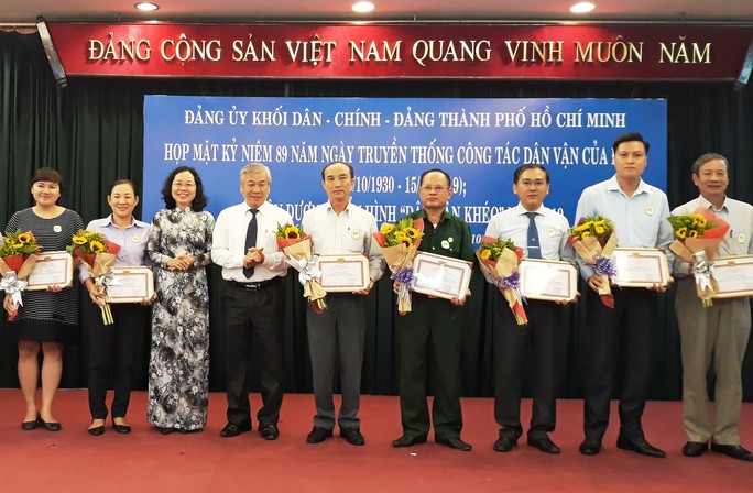 TP HCM tuyên dương các tập thể, cá nhân điển hình “Dân vận khéo” năm 2019 - Ảnh 1. TP HCM tuyên dương các tập thể, cá nhân điển hình “Dân vận khéo” năm 2019 - Ảnh 1.
