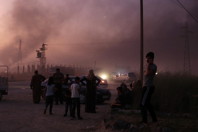 Thổ Nhĩ Kỳ triển khai bộ binh vào Syria, ông Trump lại dọa phá hủy - Ảnh 1.