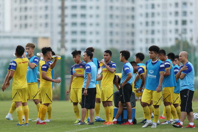 U22 Việt Nam đổi địa điểm tập kín, chờ đối đầu U22 UAE - Ảnh 1. U22 Việt Nam đổi địa điểm tập kín, chờ đối đầu U22 UAE - Ảnh 1.