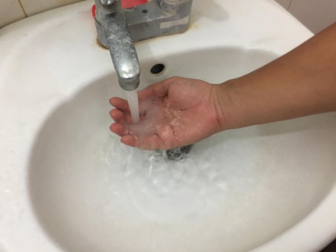 Lập đoàn kiểm tra việc nước sinh hoạt bất ngờ bốc mùi lạ ở Hà Nội - Ảnh 1. Lập đoàn kiểm tra việc nước sinh hoạt bất ngờ bốc mùi lạ ở Hà Nội - Ảnh 1.