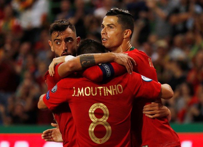 Ronaldo ghi bàn thứ 699, Bồ Đào Nha chờ chung kết sớm bảng B - Ảnh 2.