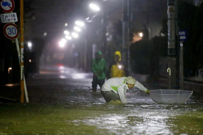 Bão Hagibis càn quét Bắc Nhật Bản, sau khi làm “tê liệt” Tokyo - Ảnh 3.