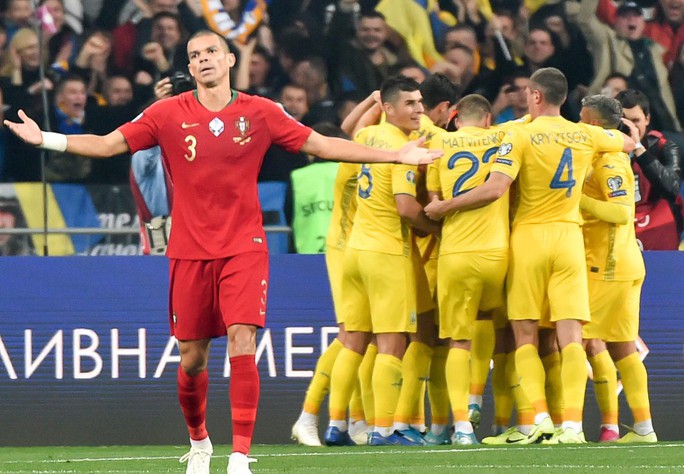 Ronaldo lập kỷ lục, Bồ Đào Nha vẫn trắng tay trước Ukraine - Ảnh 8.