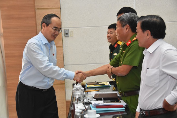 Bí thư Thành ủy TP HCM: Sẽ kiểm tra quyết liệt các nhà hàng, quán bar! - Ảnh 2. Bí thư Thành ủy TP HCM: Sẽ kiểm tra quyết liệt các nhà hàng, quán bar! - Ảnh 2.