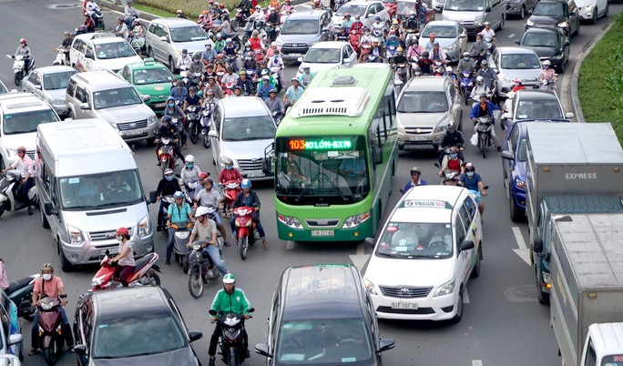 LẮNG NGHE NGƯỜI DÂN HIẾN KẾ: Linh hoạt cách làm, ùn tắc sẽ giảm - Ảnh 1.