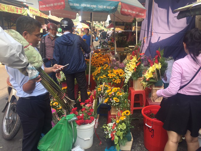 Giá hoa hồng tăng chóng mặt - Ảnh 4. Giá hoa hồng tăng chóng mặt - Ảnh 4.