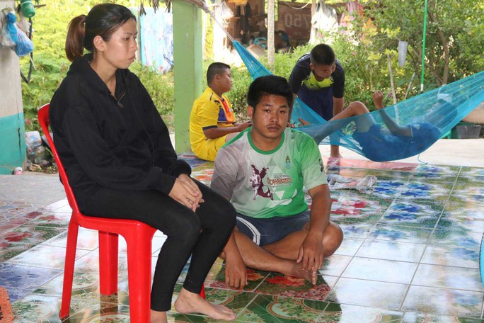 Lo chơi điện thoại, mẹ vô tình giết chết con - Ảnh 1.