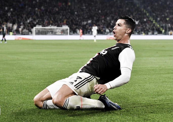 Ronaldo tự cách li vì tiếp xúc đồng đội bị nhiễm SARS-CoV-2 - Ảnh 1.