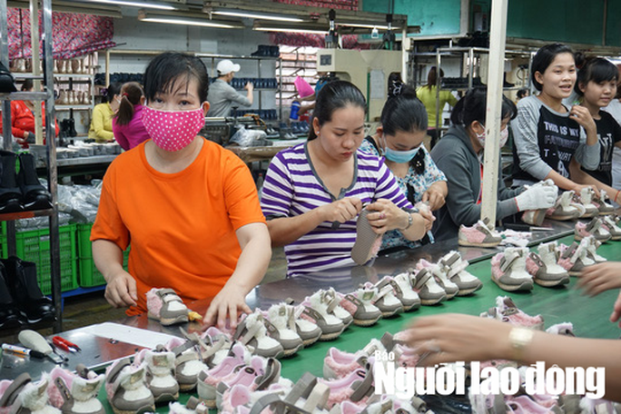 Tăng tuổi nghỉ hưu: Già néo thì đứt dây - Ảnh 1. Tăng tuổi nghỉ hưu: Già néo thì đứt dây - Ảnh 1.