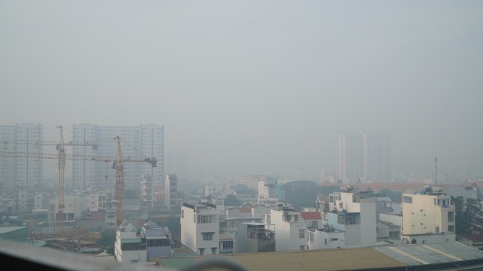 Bầu trời TP HCM lại chuyển màu, cảnh báo ô nhiễm - Ảnh 2. Bầu trời TP HCM lại chuyển màu, cảnh báo ô nhiễm - Ảnh 2.