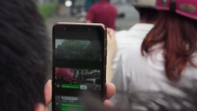 Phải sớm chữa bệnh thích “hóng chuyện” rồi livestream! - Ảnh 2. Phải sớm chữa bệnh thích “hóng chuyện” rồi livestream! - Ảnh 2.