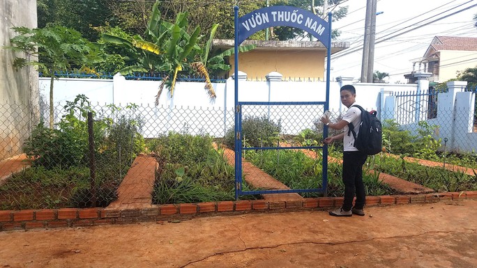 Xôn xao đơn tố cáo hiệu trưởng lạm thu, độc đoán - Ảnh 2.