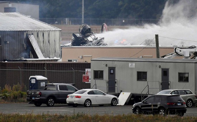 Mỹ: Pháo đài bay rơi xuống sân bay, ít nhất 7 người thiệt mạng  - Ảnh 2.