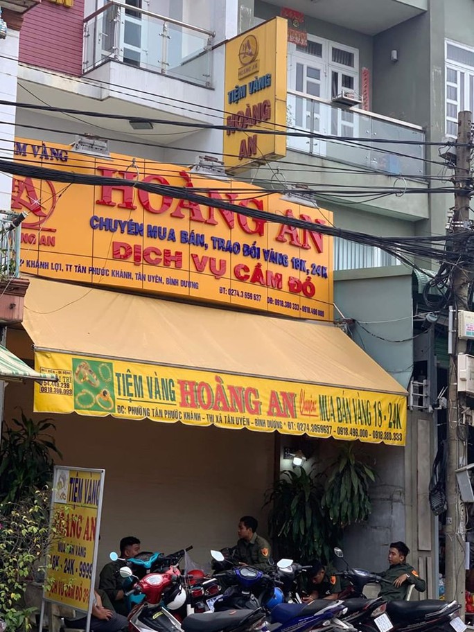Bình Dương: Công an điều tra vụ kẻ trộm cạy cửa lấy hàng trăm cây vàng - Ảnh 1. Bình Dương: Công an điều tra vụ kẻ trộm cạy cửa lấy hàng trăm cây vàng - Ảnh 1.