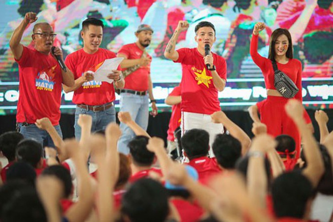 Nghe các bài top 10 để cổ vũ đội tuyển - Ảnh 1. Nghe các bài top 10 để cổ vũ đội tuyển - Ảnh 1.