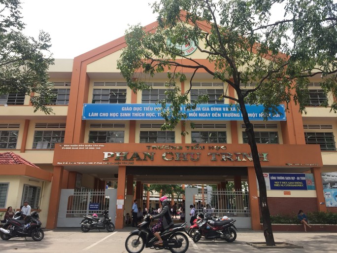 TP HCM: Đình chỉ công tác cô giáo bạo hành học sinh thêm 30 ngày - Ảnh 1. TP HCM: Đình chỉ công tác cô giáo bạo hành học sinh thêm 30 ngày - Ảnh 1.