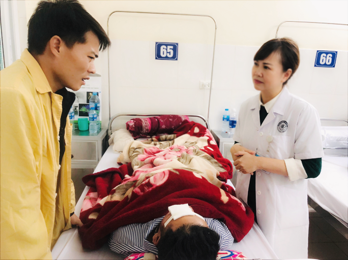 Nam thanh ni&ecirc;n m&ugrave; một mắt khi đốt v&agrave;ng m&atilde;, ho&aacute; đồ cho b&agrave; ngoại vừa qua đời - Ảnh 1.